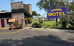 Crestwood Motel
